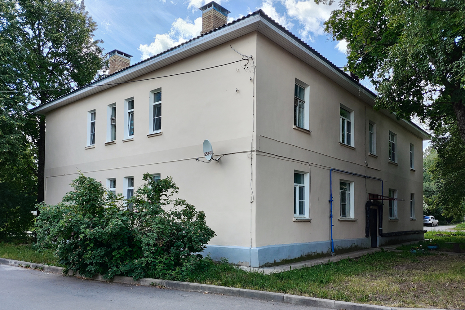 Великий Новгород, Улица Красилова, 42 / Ильина улица, 25