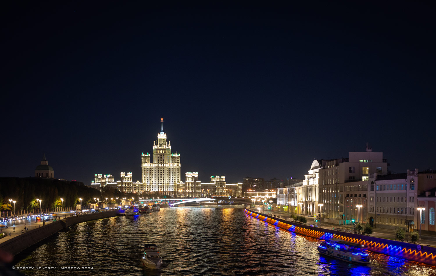 Москва, Садовнический проезд, Большой Устьинский мост; Раушская набережная, 10 стр. 1; Раушская набережная, 16; Раушская набережная, 22 / Садовническая улица, 21 стр. 1; 2-й Раушский переулок, 1 стр. 9; Котельническая набережная, 1/15. Москва — Панорамы