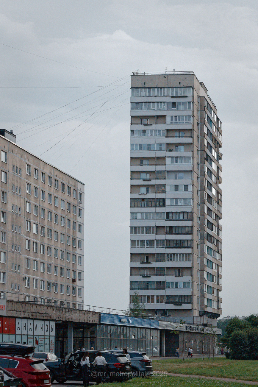 Санкт-Петербург, Октябрьская набережная, 68; Народная улица, 1