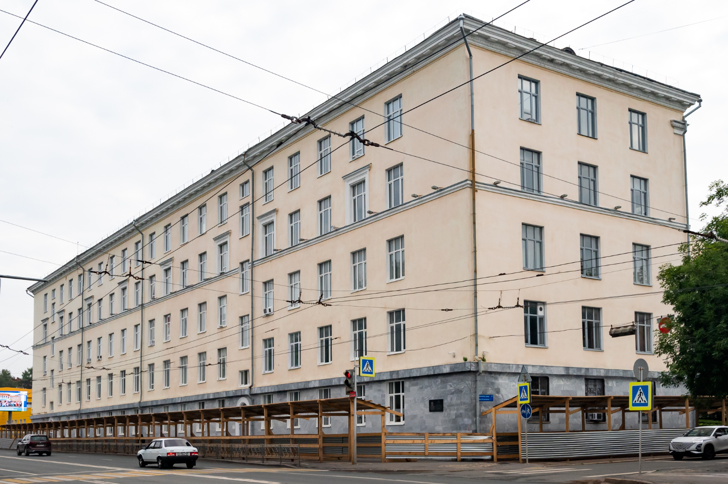 Уфа, Улица Космонавтов, 1 / Улица Комарова, 22