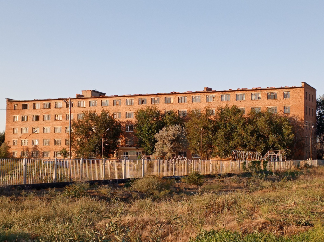 Astrakhan, Акмолинская улица, 45