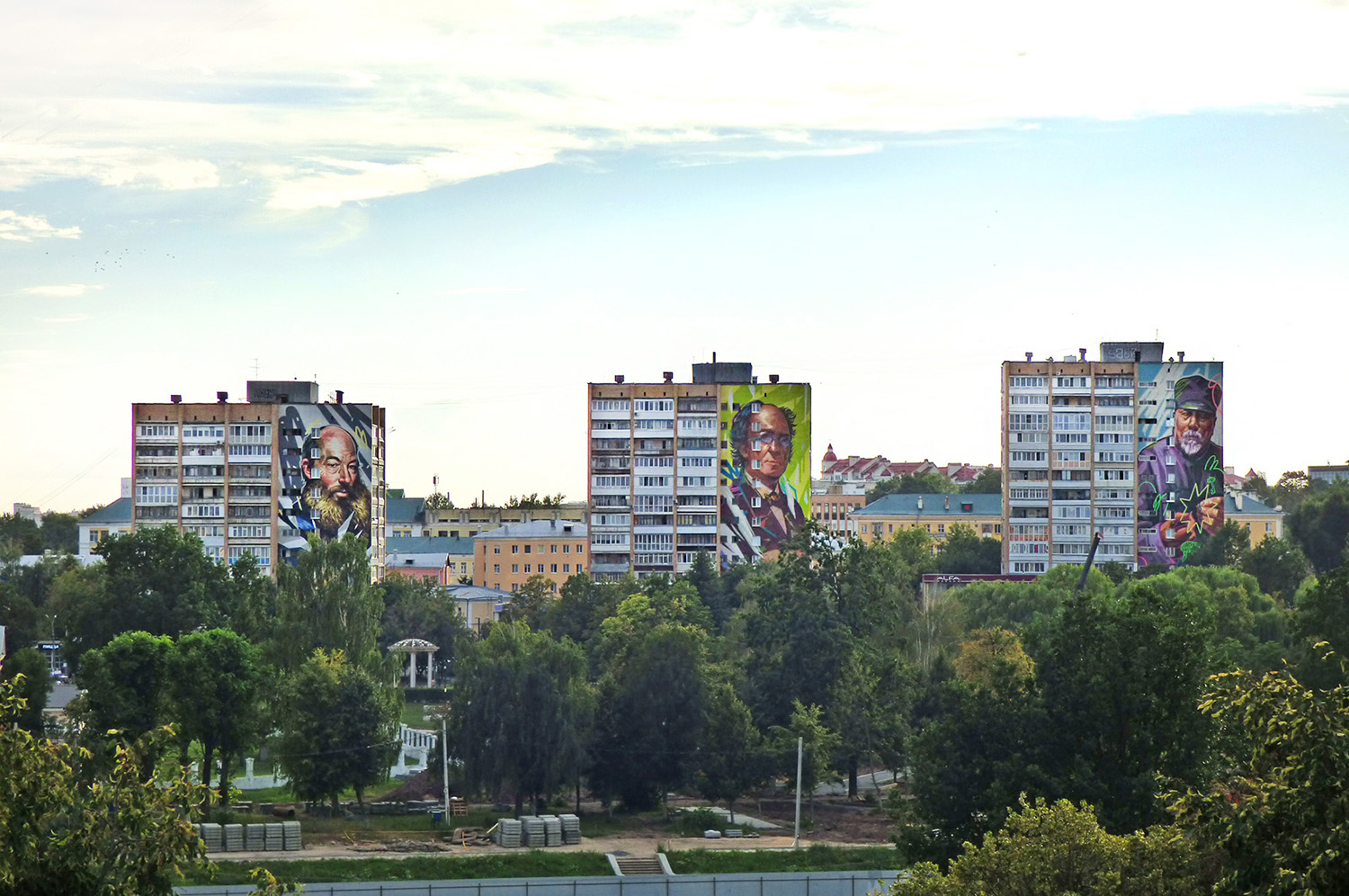Орёл, Почтовый переулок, 6; Почтовый переулок, 8; Почтовый переулок, 10. Монументальное искусство (мозаики, росписи, барельефы, сграфито)