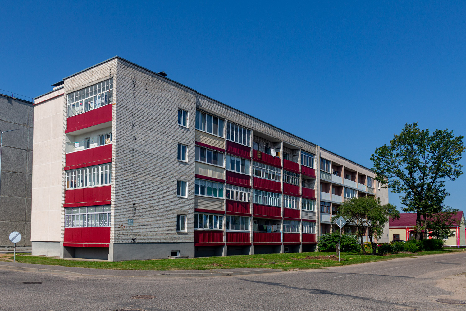 Новоельня, Красноармейская улица, 45А; Красноармейская улица, 45