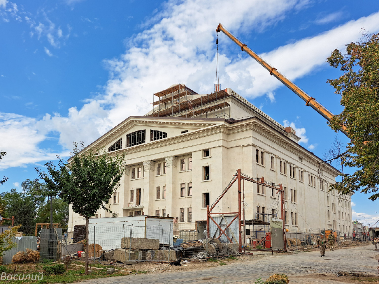 Мариуполь, Театральная площадь, 1