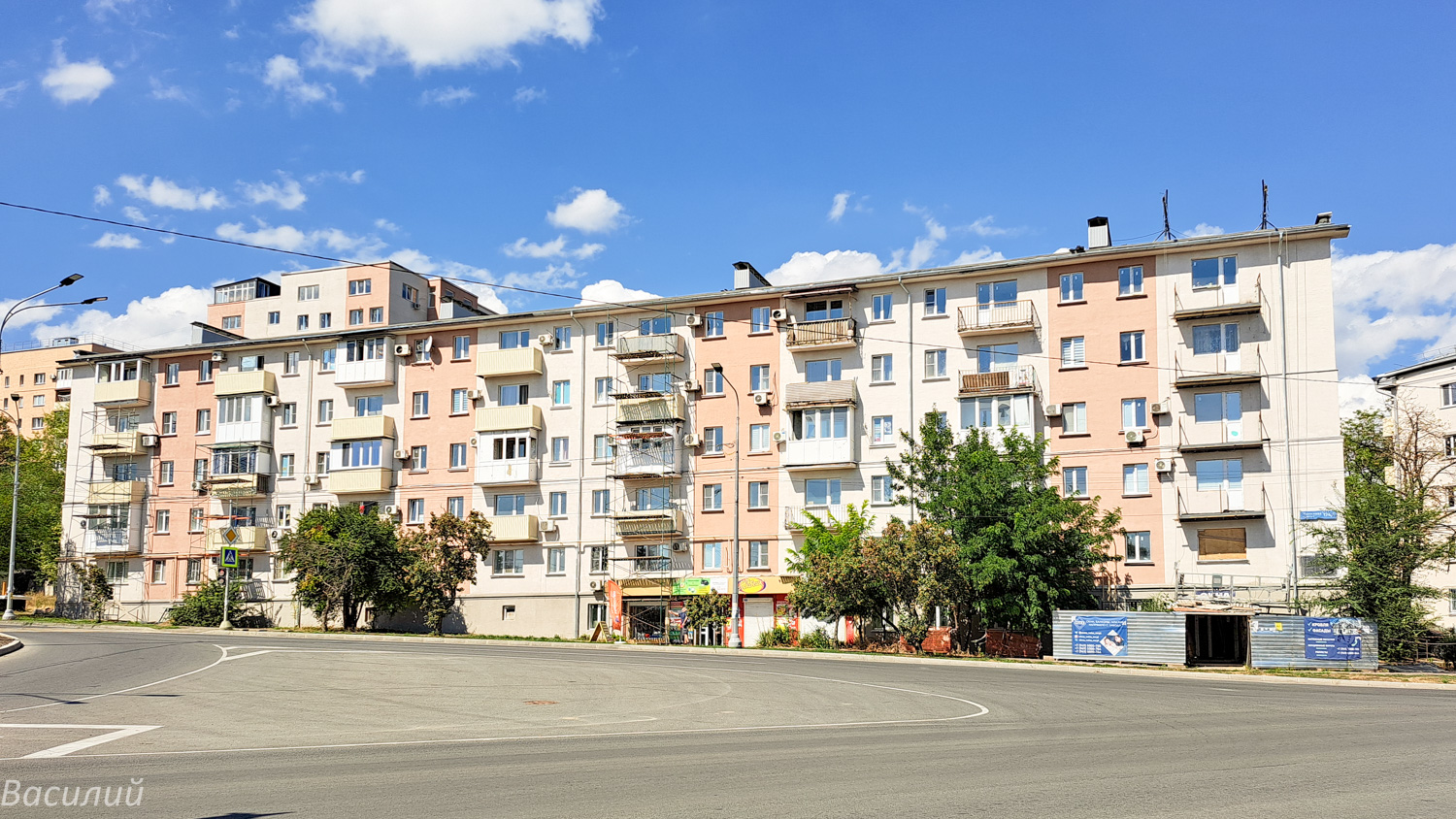 Мариуполь, Проспект Адмирала Нахимова, 74 / Улица Бахчиванджи, 1