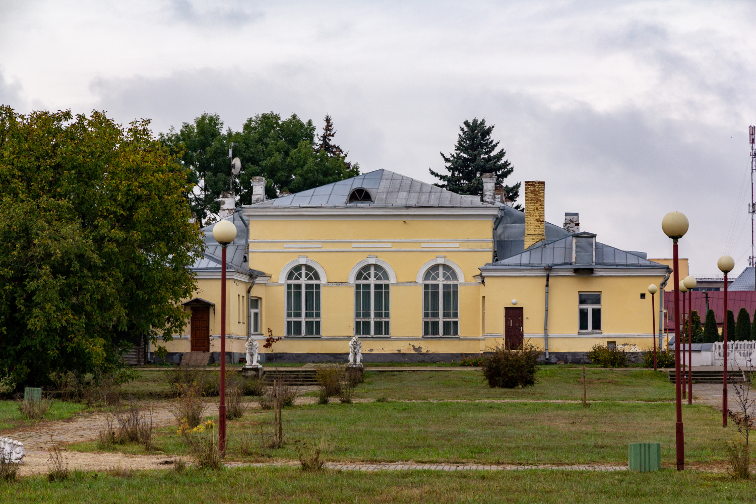 Кобрин, Замковая площадь, 1