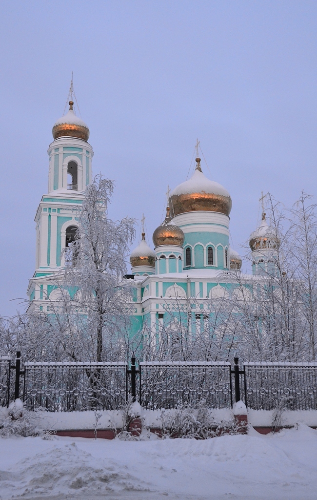 Краснотурьинск, Октябрьская улица, 30 / Улица Карпинского, 13