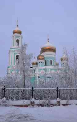 Краснотурьинск, Октябрьская улица, 30 / Улица Карпинского, 13