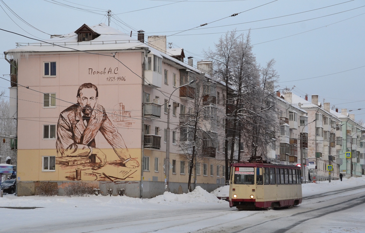Краснотурьинск, Улица Попова, 27. Монументальное искусство (мозаики, росписи, барельефы, сграфито)