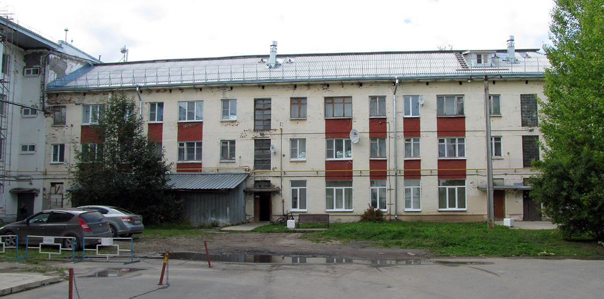 Мирный, Улица Пушкина, 4