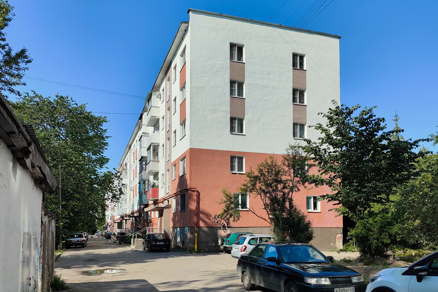 Великий Новгород, Улица Космонавтов, 18 / Улица Химиков, 1