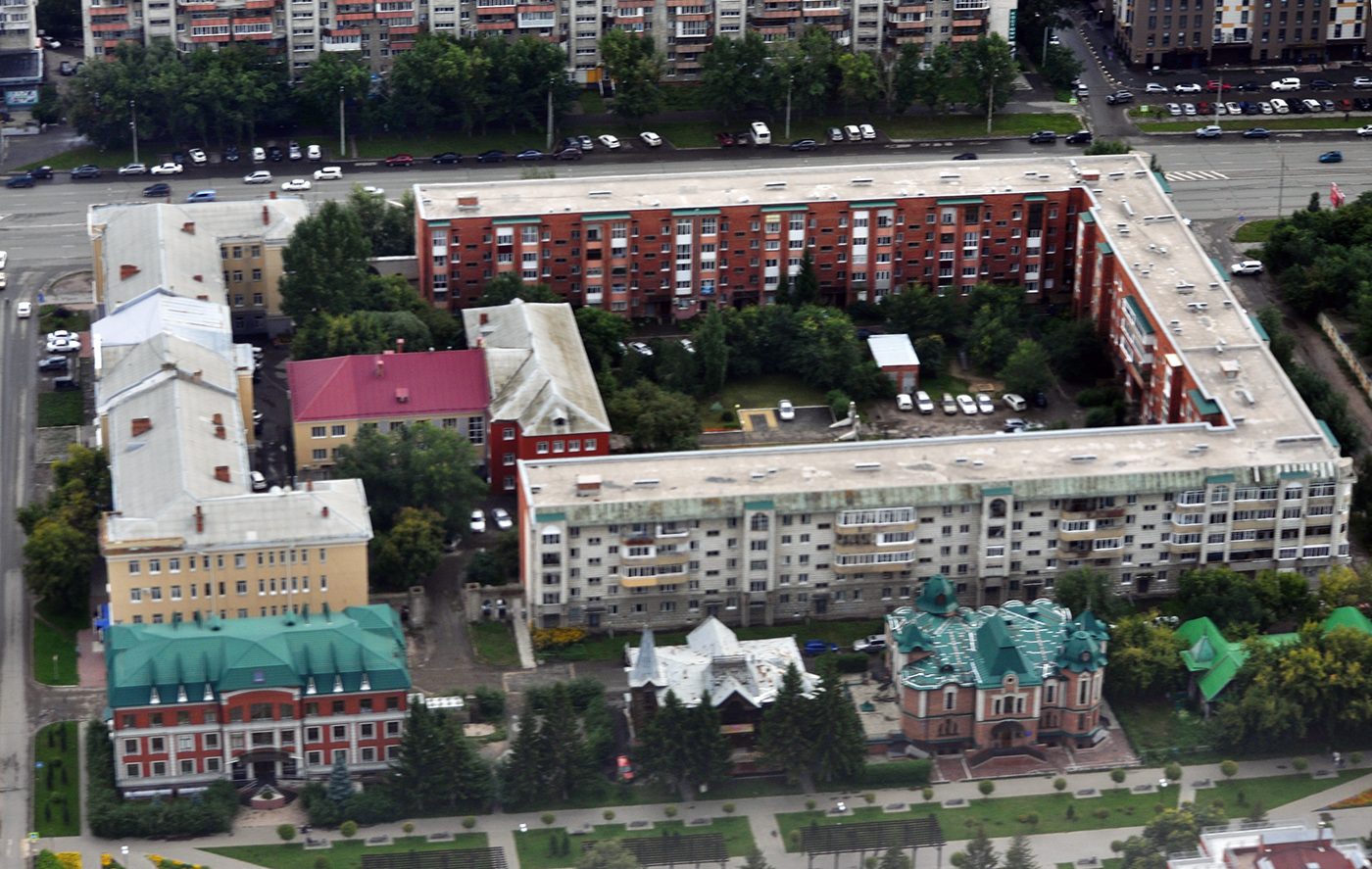 Омск, Улица Декабристов, 128; Бульвар Мартынова, 4; Улица Масленникова, 15; Улица Декабристов, 130а; Улица Декабристов, 130 / Бульвар Мартынова, 8