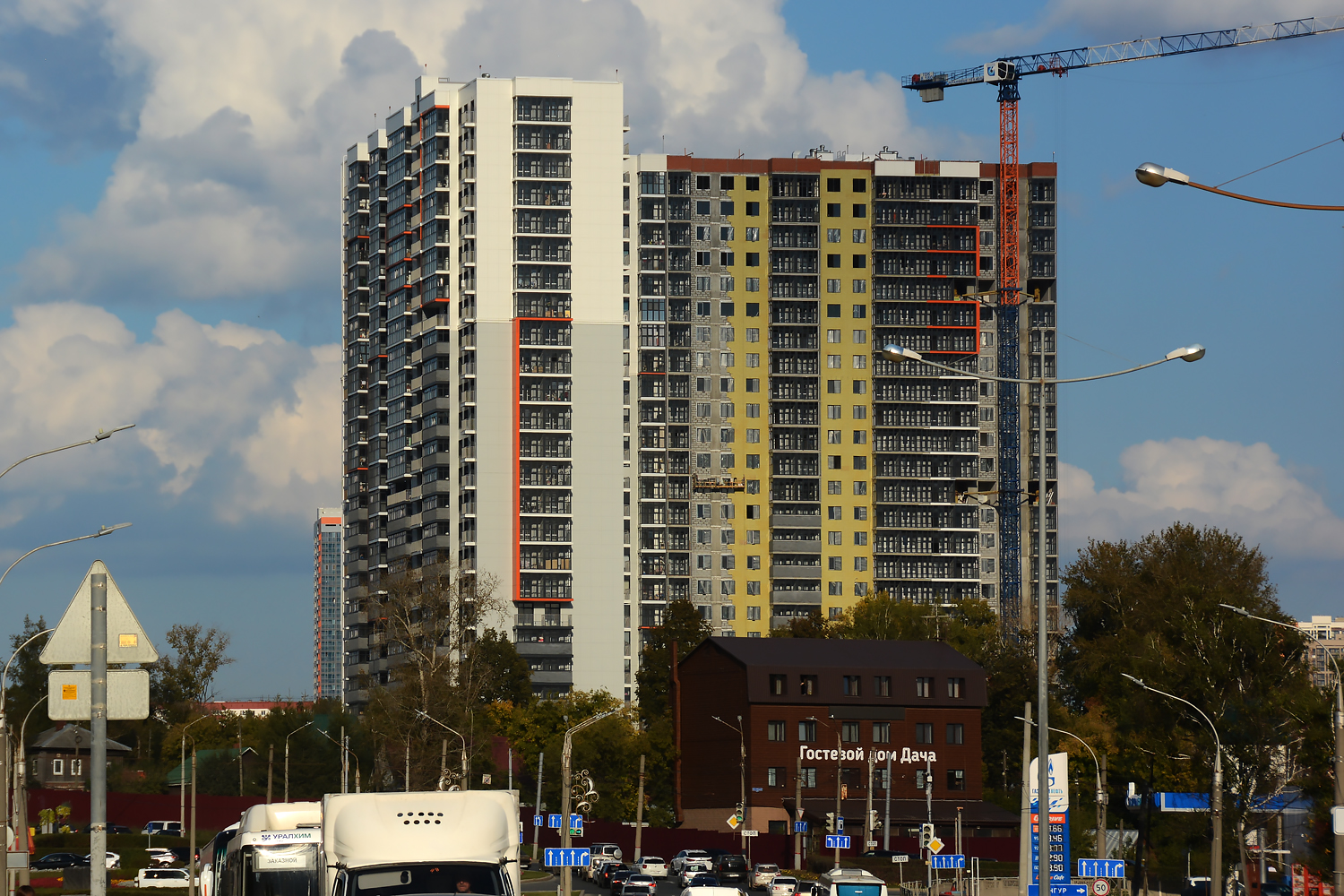 Perm, Шоссе Космонавтов, 309А корп. 1; Шоссе Космонавтов, 323