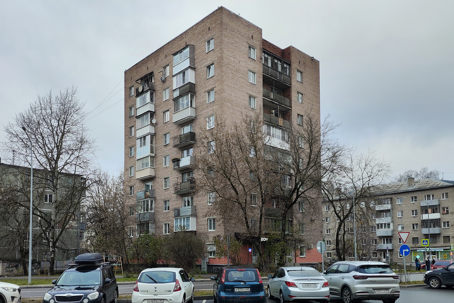 Pskov, Гражданская улица, 13 / Улица Яна Фабрициуса, 3А