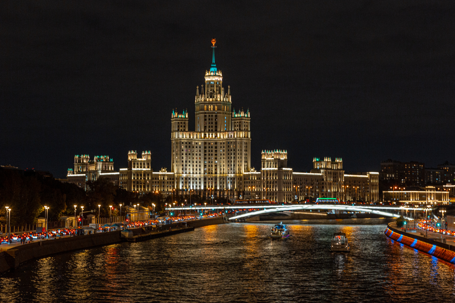 Москва, Котельническая набережная, 1/15; Садовнический проезд, Большой Устьинский мост