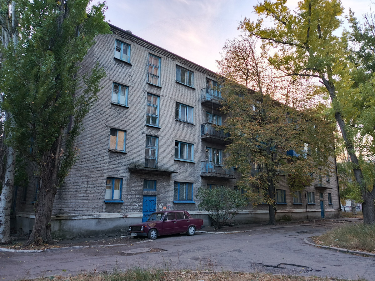 Yasynuvata, Школьная улица, 23