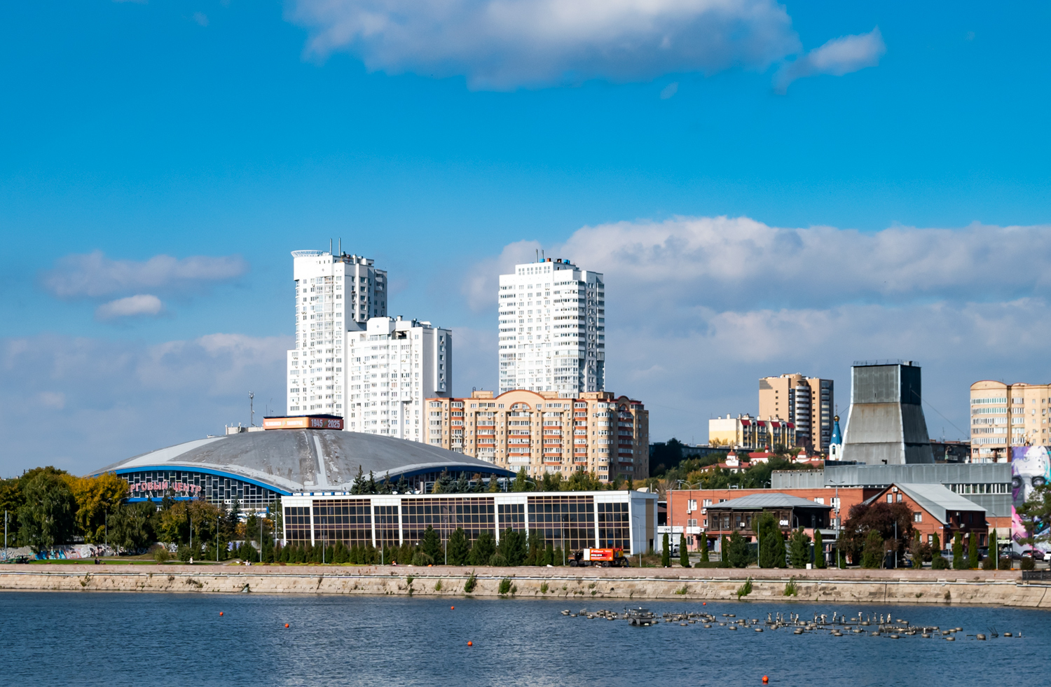 Челябинск, Улица братьев Кашириных, 34; Каслинская улица, 64