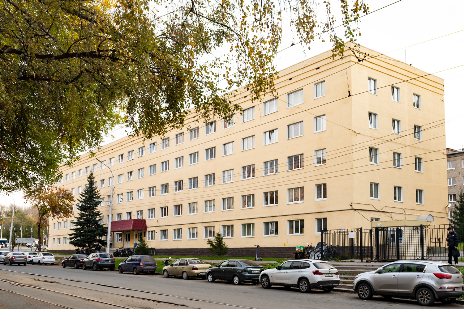 Уфа, Улица Мингажева, 164 / Улица 8 Марта, 2