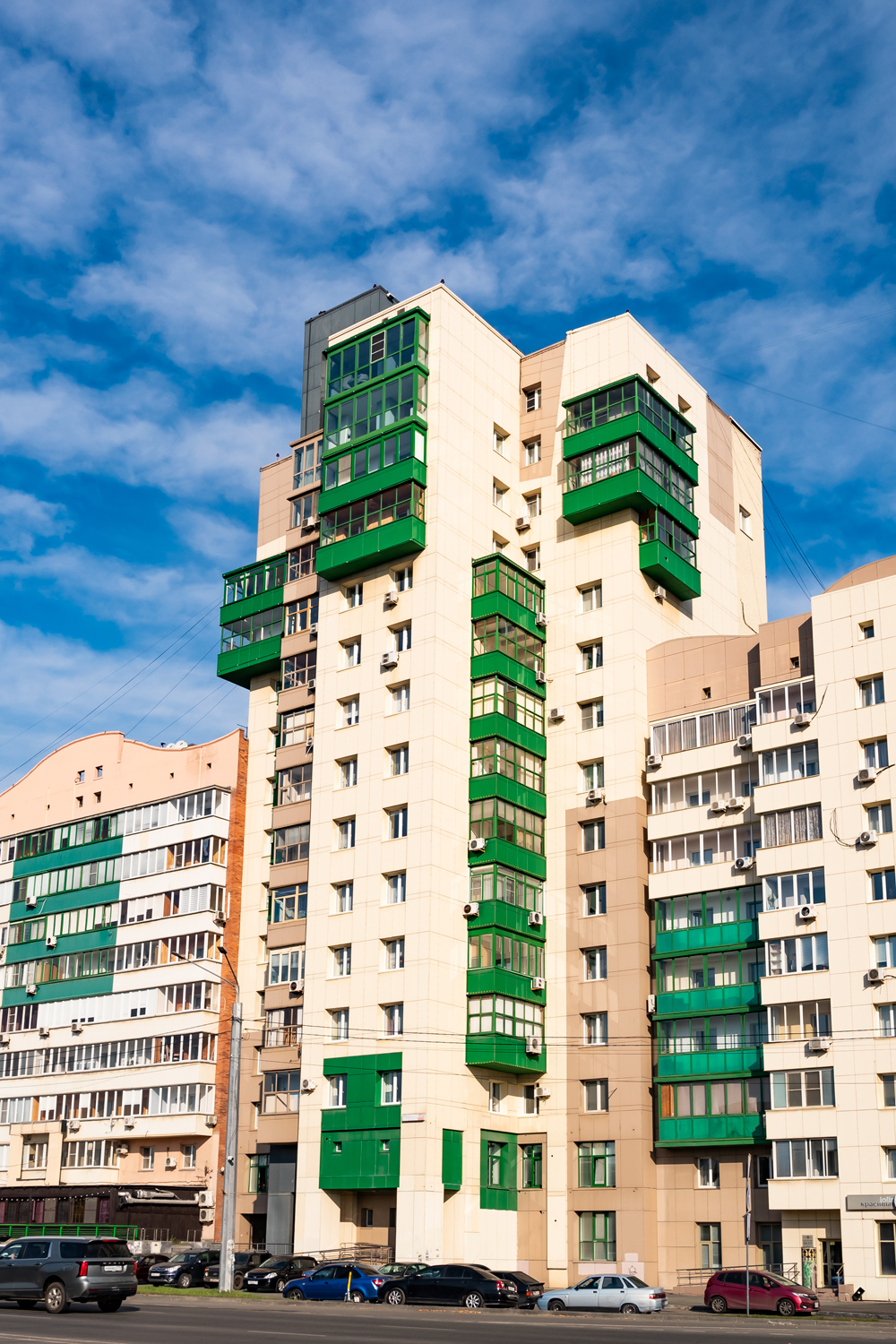 Челябинск, Улица братьев Кашириных, 12Б