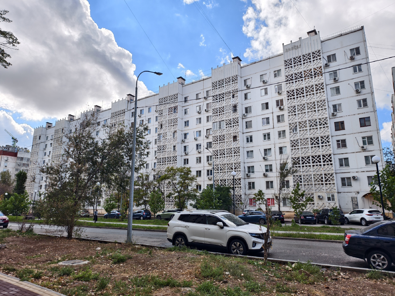 Астрахань, Улица Валерии Барсовой, 15