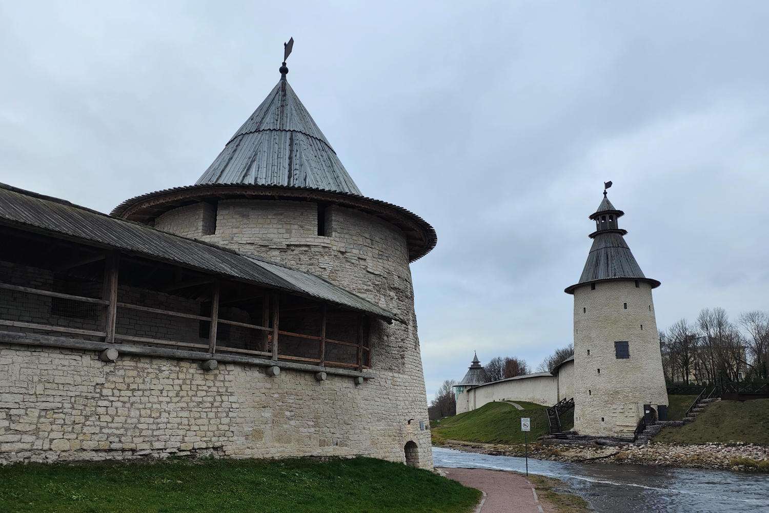 Псков, Кремль, 1/7; Улица Набат, 2*