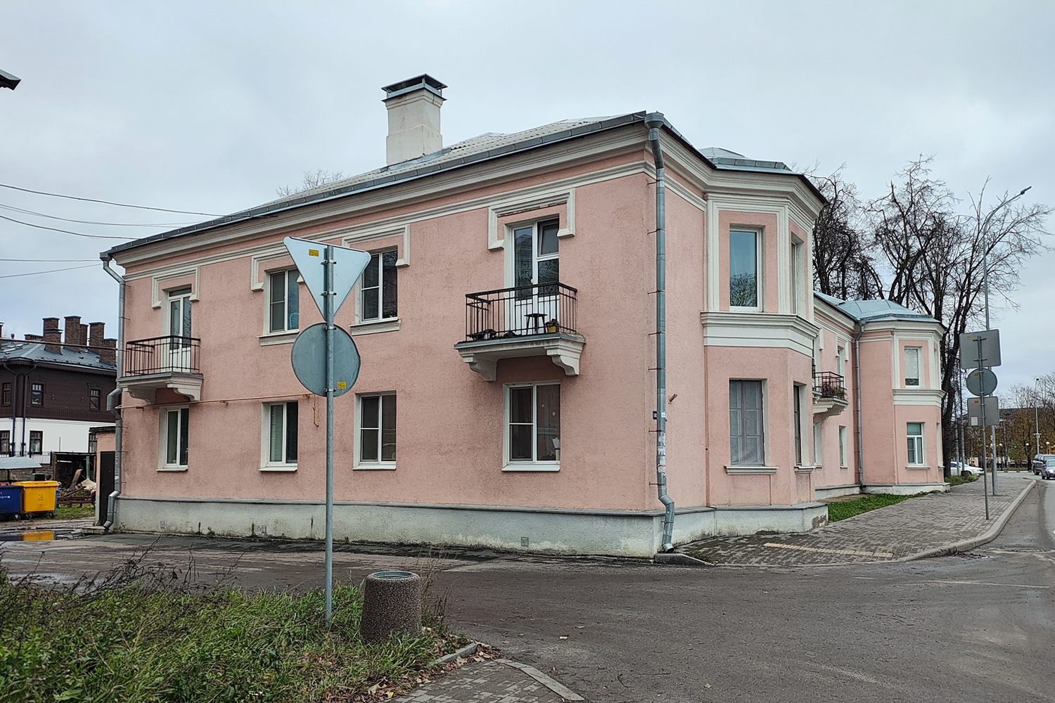 Псков, Улица Леона Поземского, 11