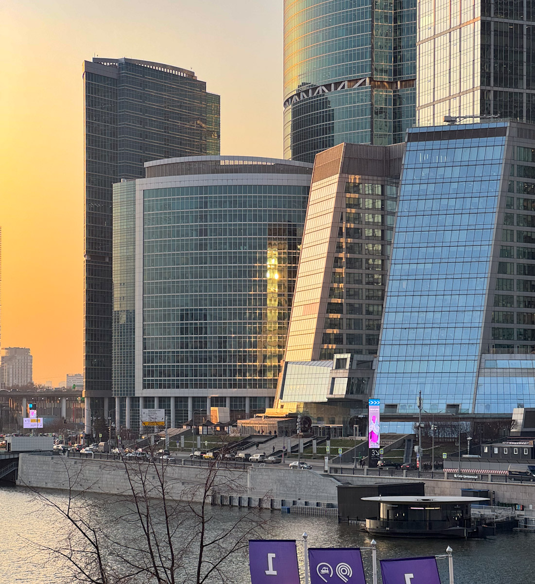 Москва, Пресненская набережная, 10; Пресненская набережная, 8; Пресненская набережная, Причал «Сити - Центральный» Москва, Пресненская набережная, 10; Пресненская набережная, 8; Пресненская набережная, Причал «Сити - Центральный»