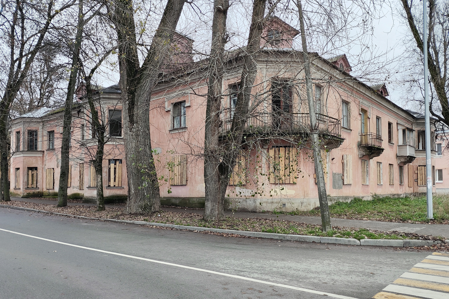 Псков, Улица Леона Поземского, 13 / Улица Олега Кошевого, 1