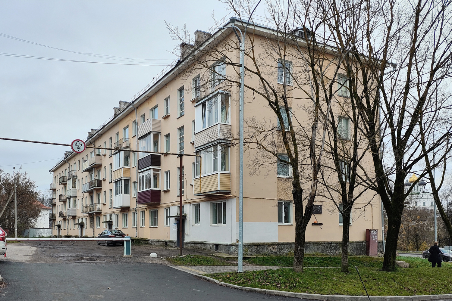 Псков, Улица Леона Поземского, 21 / Улица Набат, 1