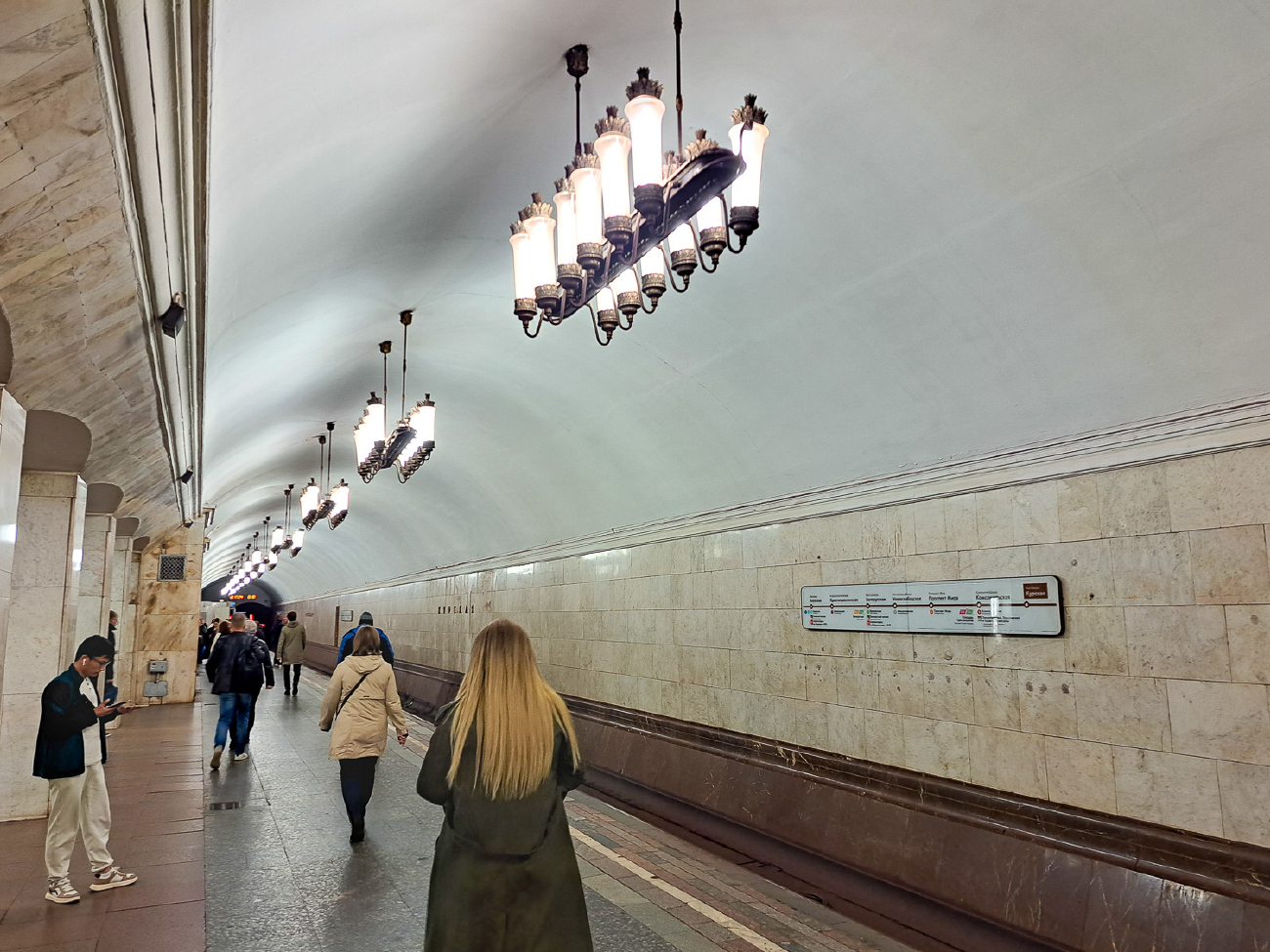 Moskva, Кольцевая линия Московского метрополитена, станция метро «Курская»