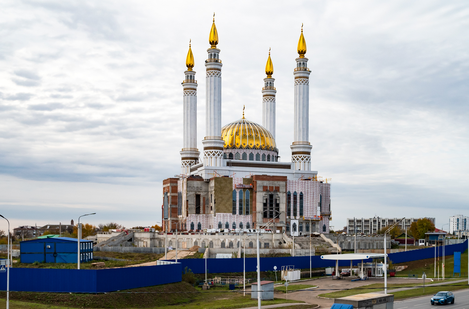 Уфа, Проспект Салавата Юлаева / Коммунистическая улица