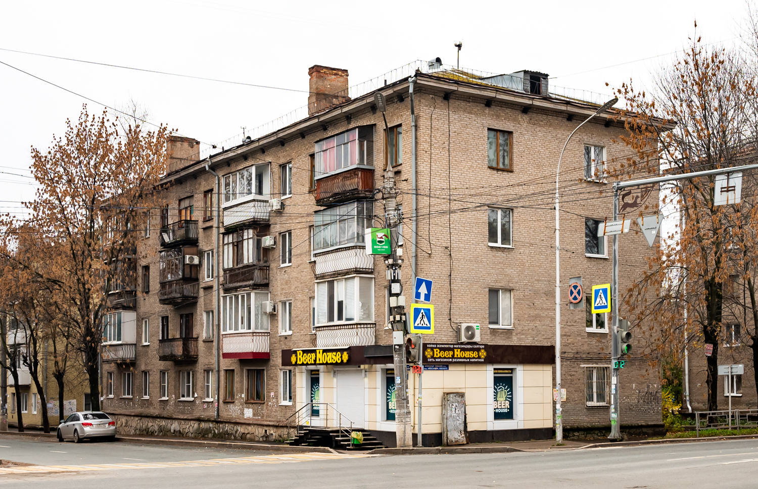 Уфа, Кольцевая улица, 106 / Улица Александра Невского, 32 Уфа, Кольцевая улица, 106 / Улица Александра Невского, 32