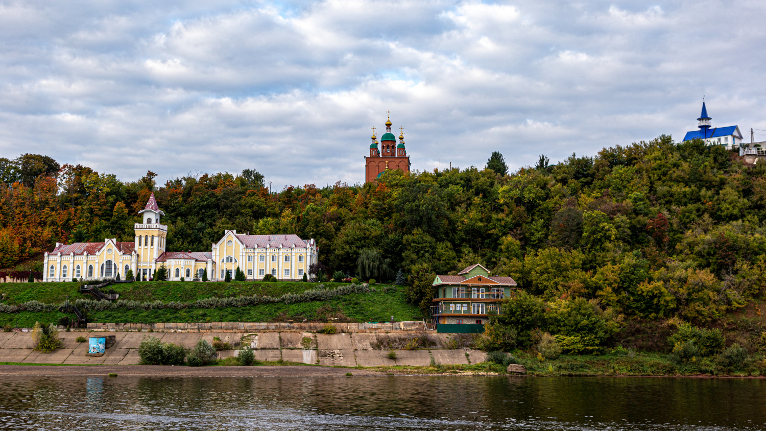 Сарапул, Улица Оползина, 1; Улица Раскольникова, 87; Верхняя Набережная улица, 72