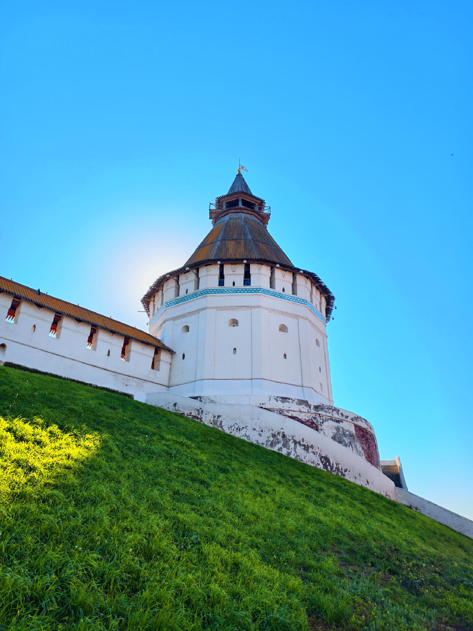 Astrakhan, Улица Тредиаковского, 2 Красные ворота