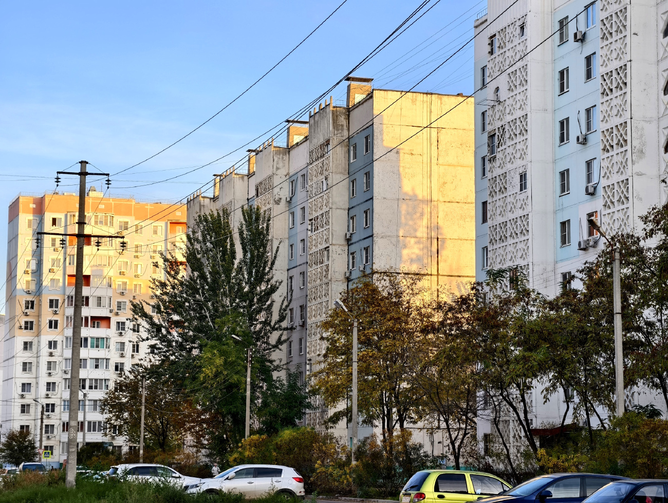 Астрахань, Жилая улица, 14 / Бульварная улица, 8