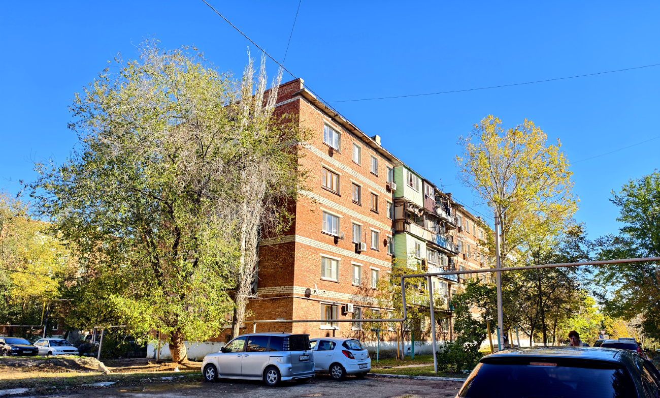 Нариманов, Набережная улица, 1