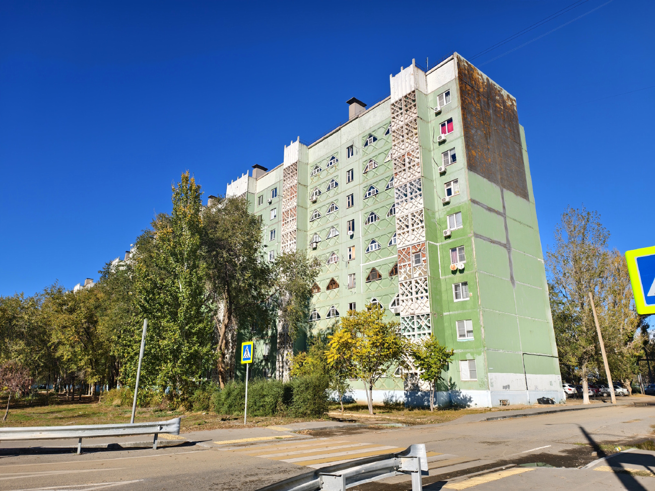 Нариманов, Волгоградская улица, 12