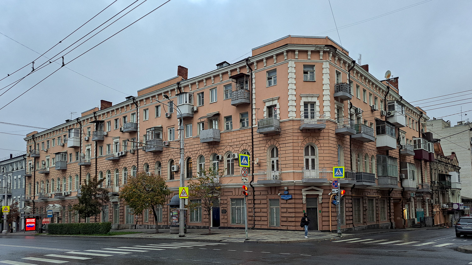 Ростов-на-Дону, Большая Садовая улица, 13 / Братский переулок, 33 Ростов-на-Дону, Большая Садовая улица, 13 / Братский переулок, 33