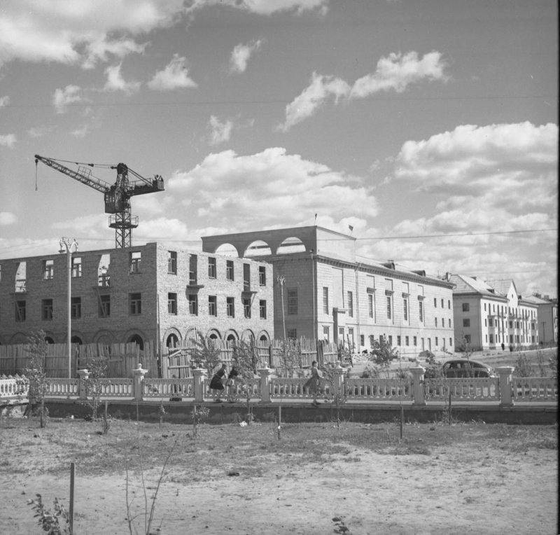 Красноярск, Свободный проспект, 69; Улица Баумана, 22