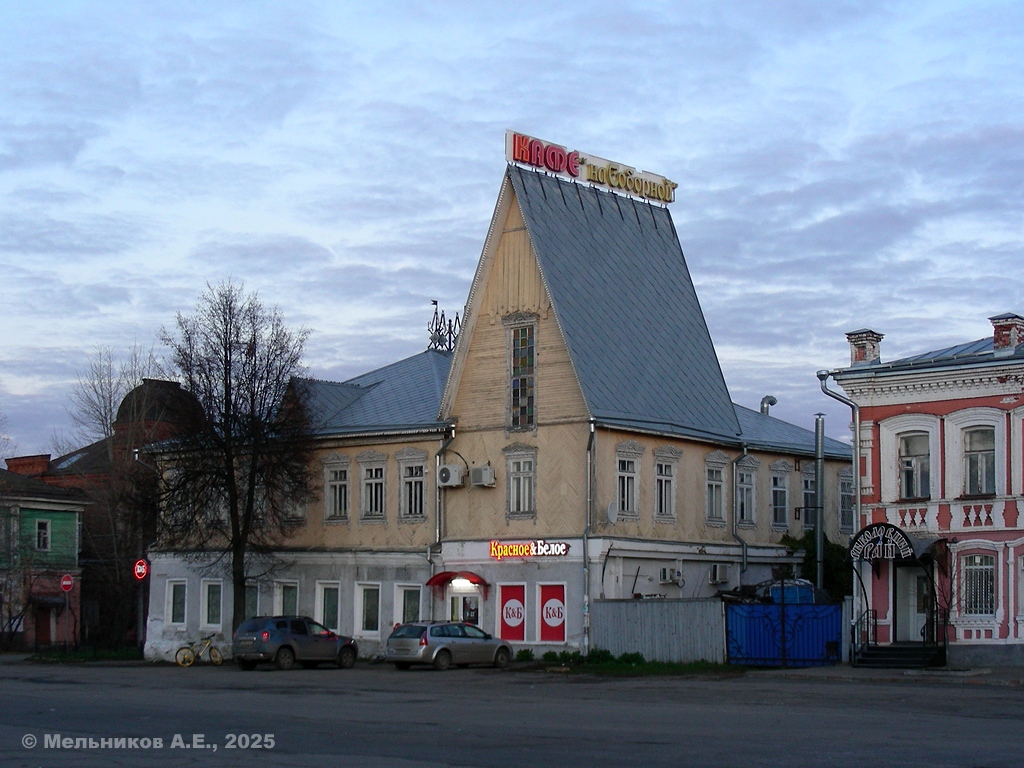 Vyazniki, Соборная площадь, 5 / Улица Сергиевских, 2