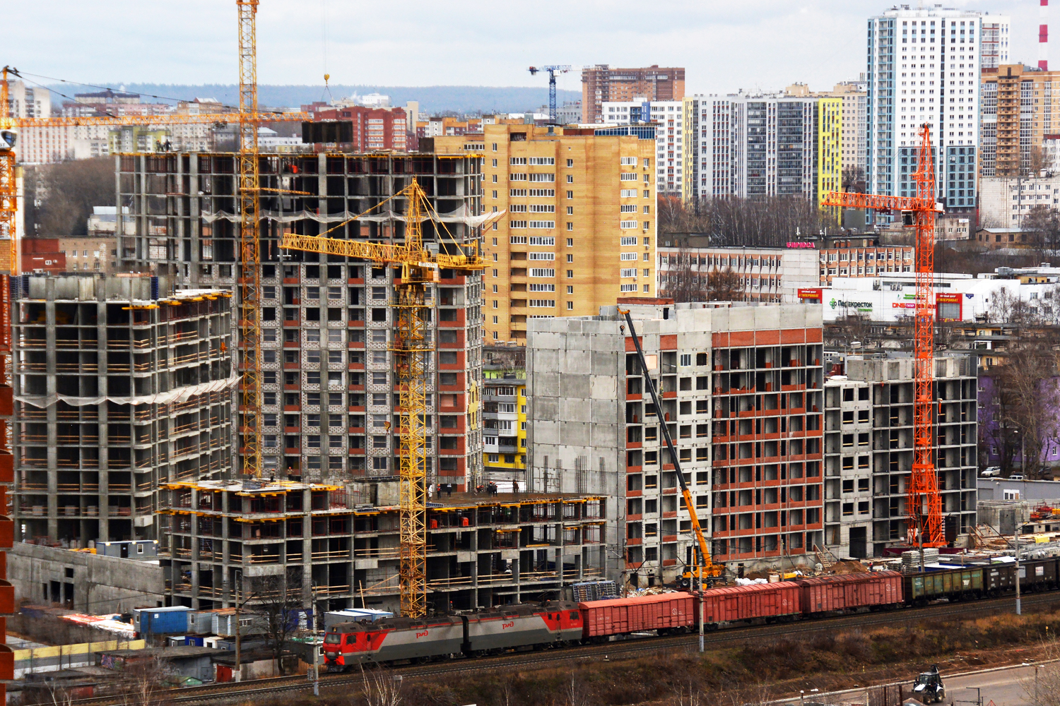 Perm, Кронштадтская улица, 39Д; Луньевская улица, 5; Луньевская улица, 4