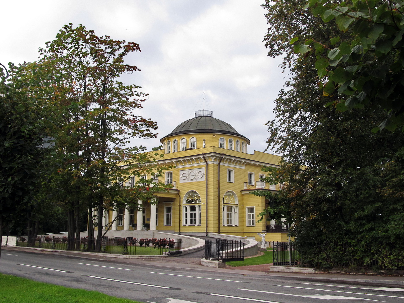Санкт-Петербург, Набережная реки Малой Невки, 11