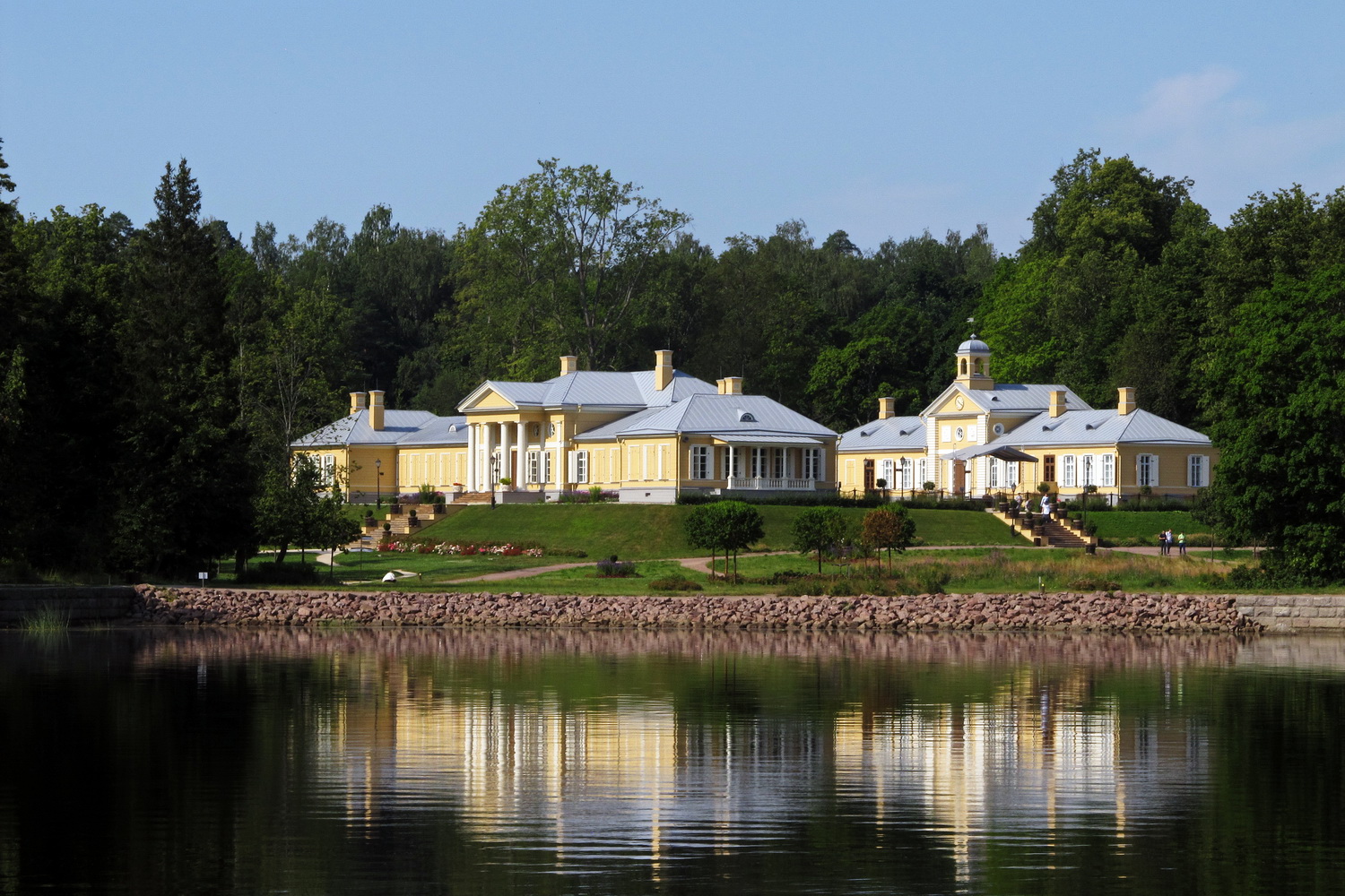 Vyborg, Парк Монрепо, Главный дом; Парк Монрепо, Библиотечный флигель