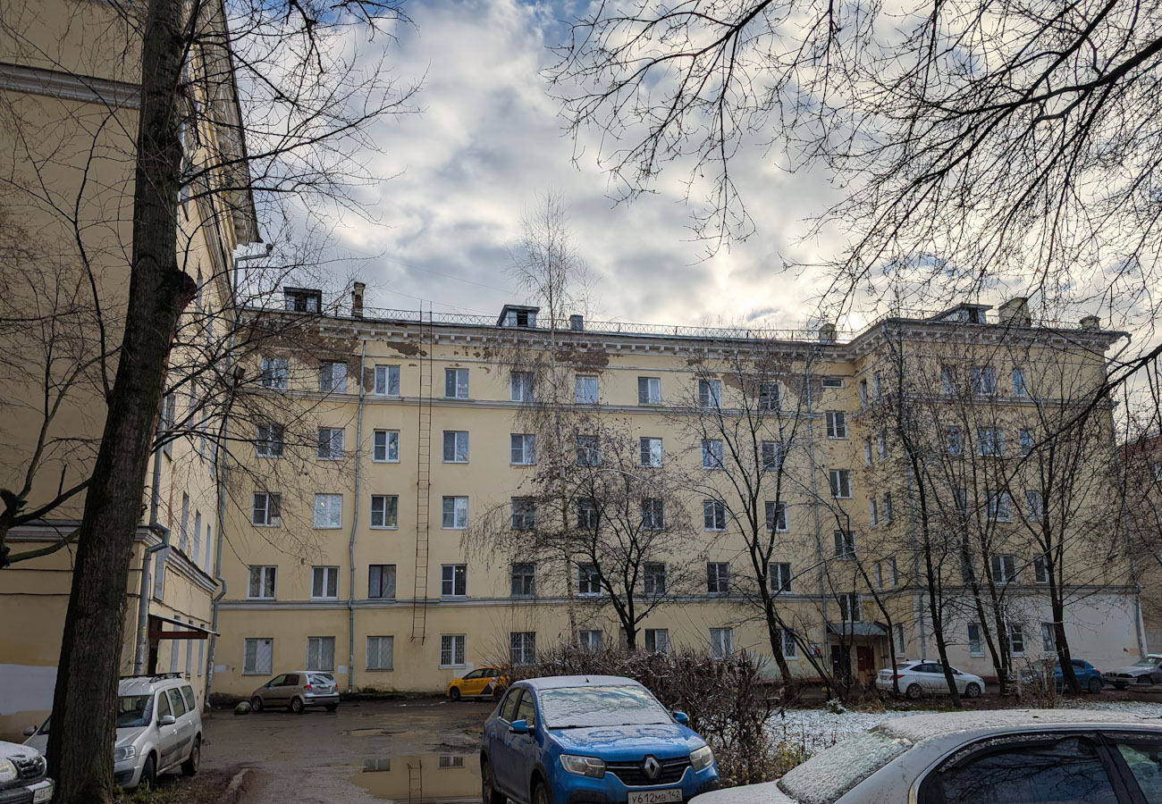 Podolsk, Улица Володи Дубинина, 2 / Большая Серпуховская улица, 46