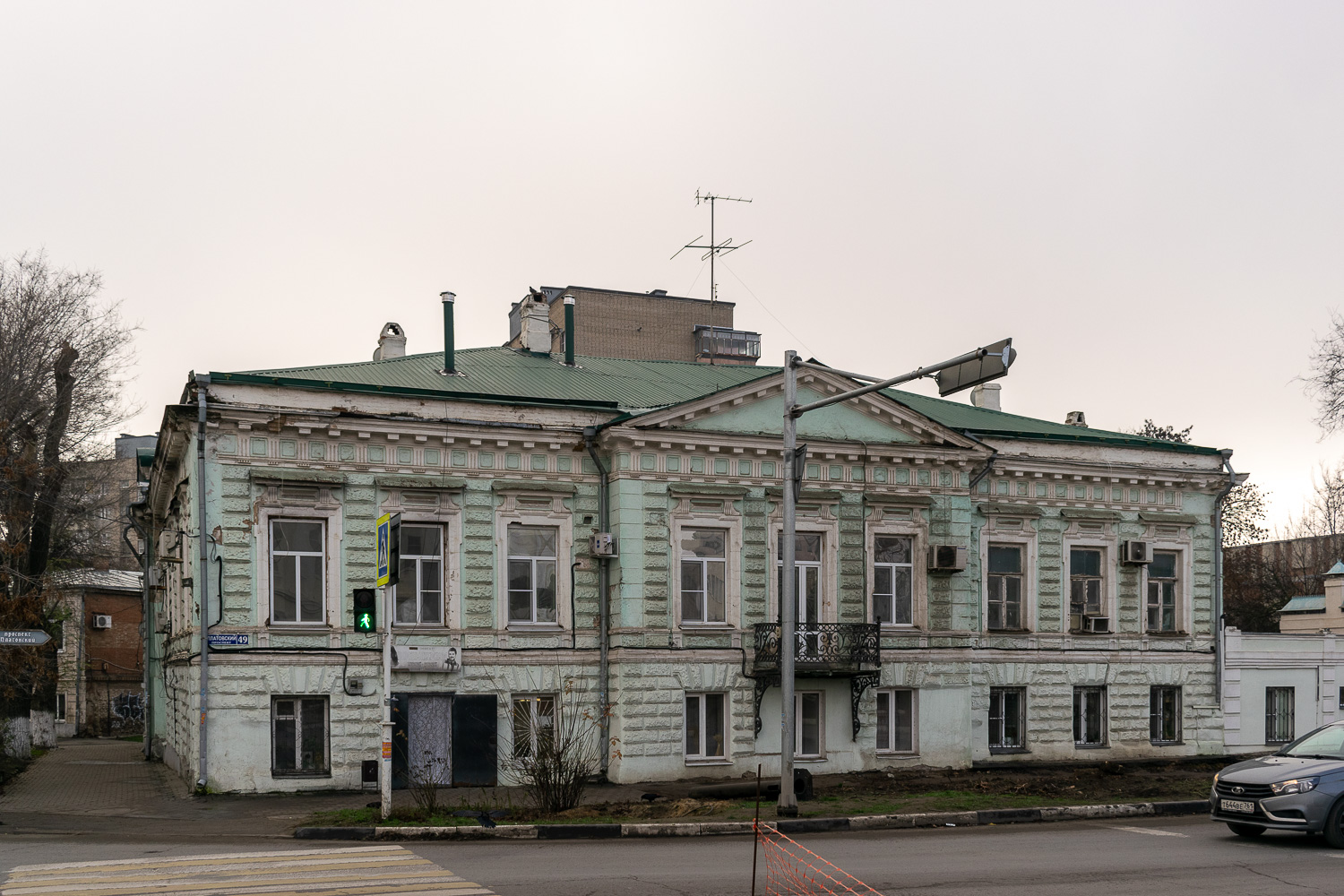 Новочеркасск, Площадь Ермака, 9 / Платовский проспект, 49