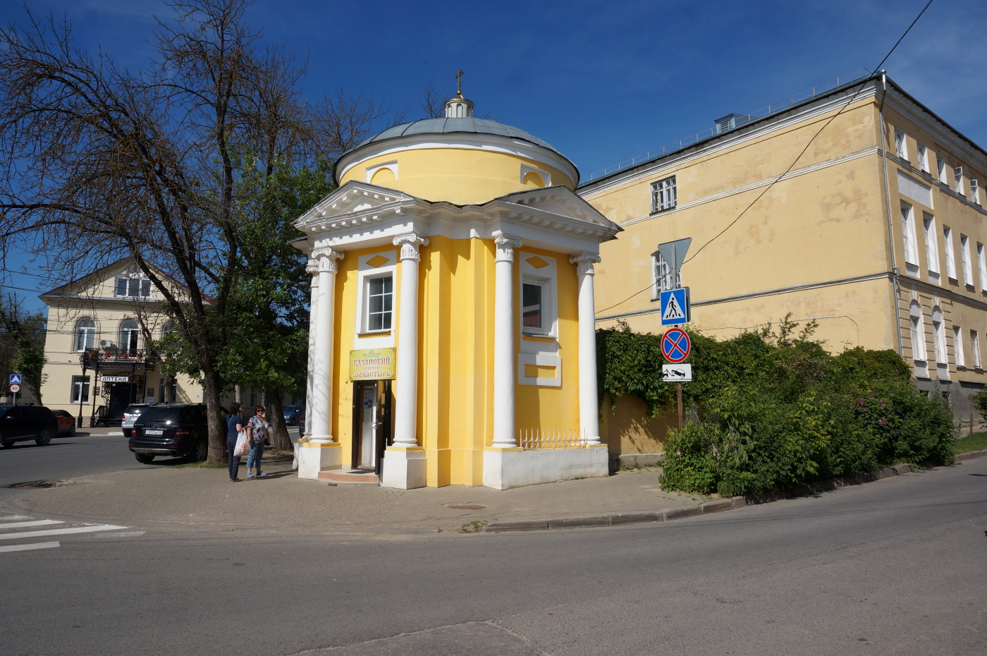 Калуга, Улица Дарвина, 13 / Театральная улица, 33*