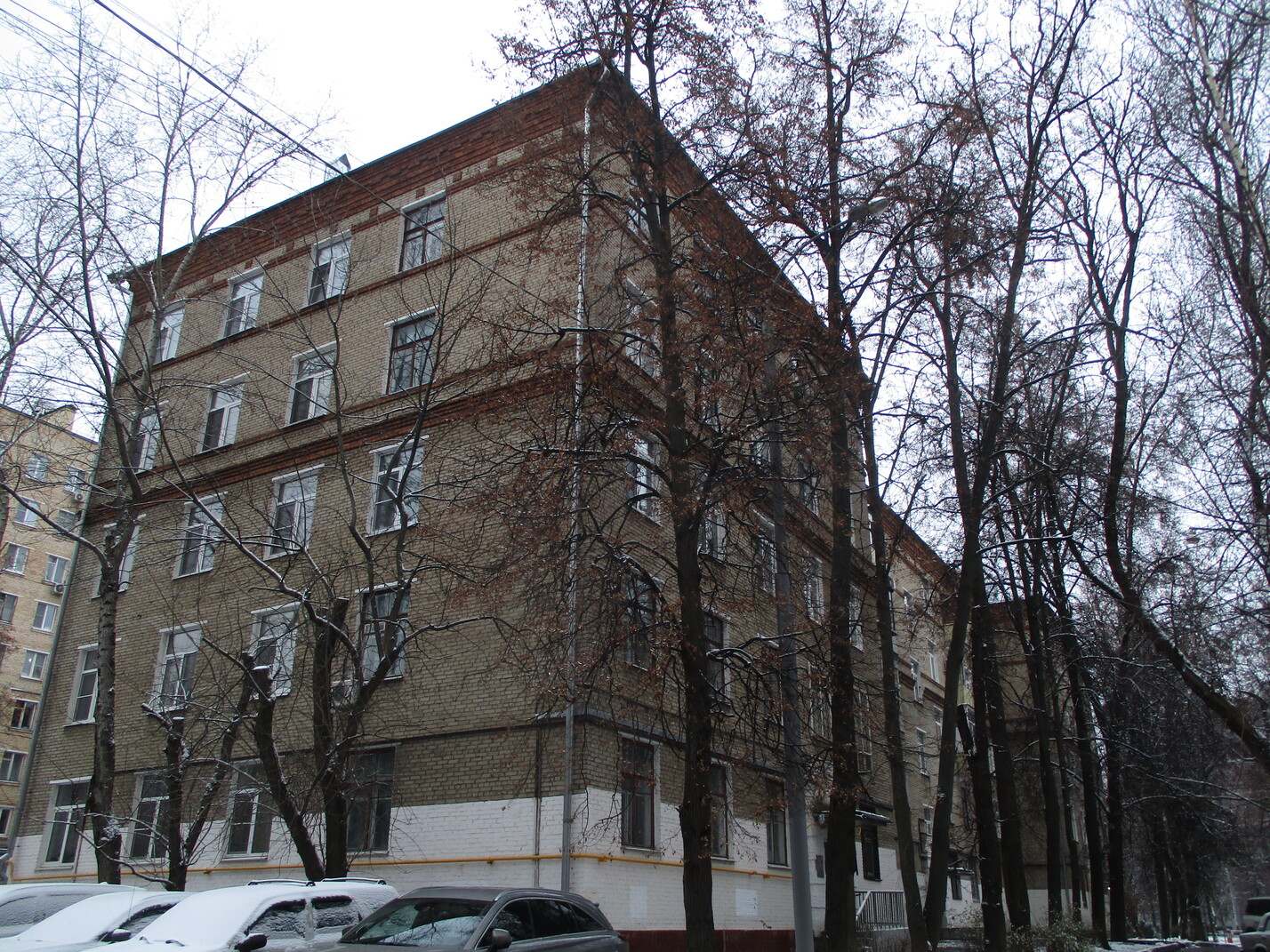 Москва, Верхняя Первомайская улица, 46 / 11-я Парковая улица, 33