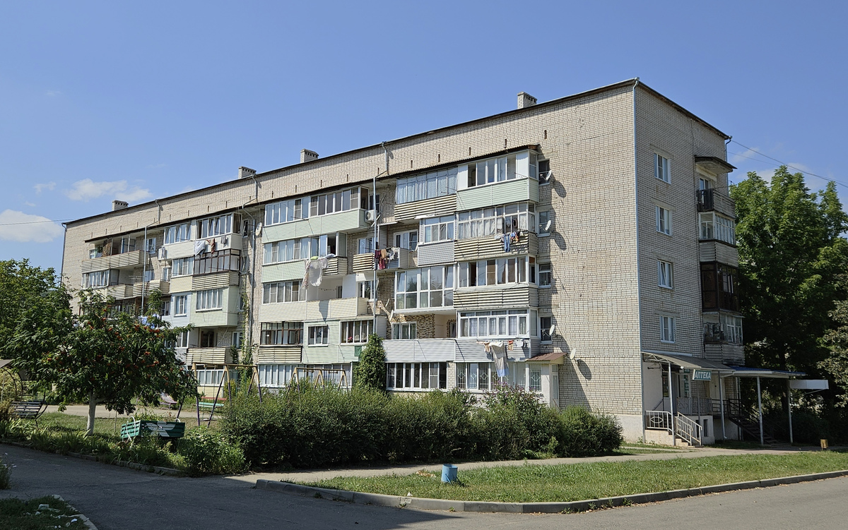 Медногорский, Улица Гагарина, 11