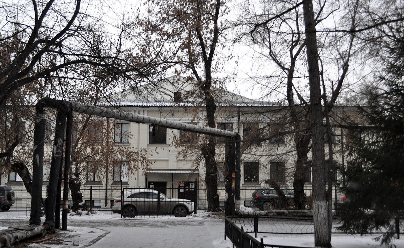 Омск, Сибаковская улица, 5 / Горная улица, 11