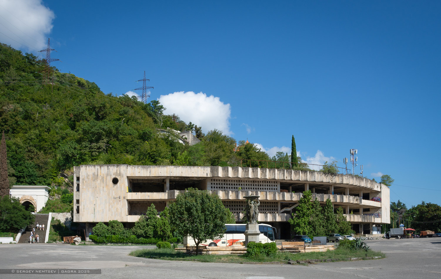 Гагра, Проспект Ардзинба, 17